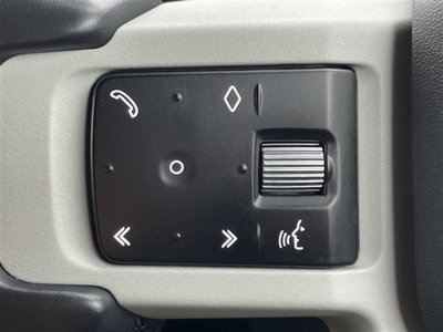 LAND ROVER DEFENDER - 10