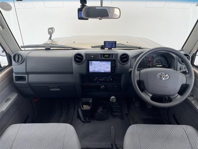 TOYOTA LAND CRUISER - 2