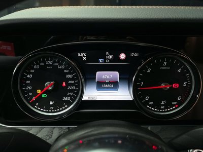 MERCEDES-BENZ E-CLASS - 8