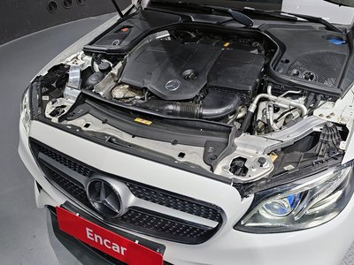 MERCEDES-BENZ E-CLASS - 7