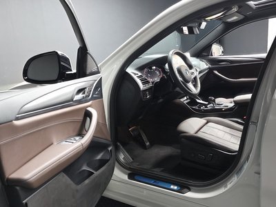2025 BMW X4 thumbnail 13