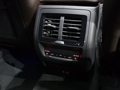 2025 BMW X4 thumbnail 25
