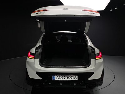 2025 BMW X4 thumbnail 26