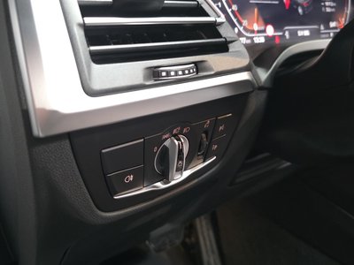 2025 BMW X4 thumbnail 38