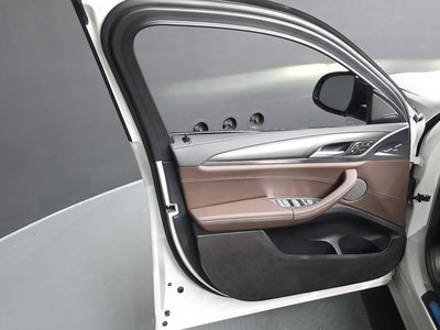 2025 BMW X4 thumbnail 14