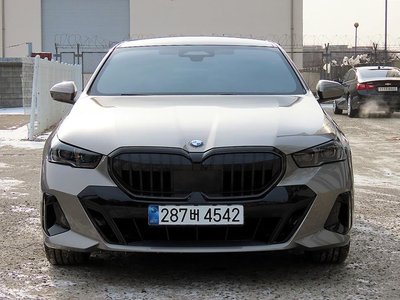 BMW 5 SERIES - 1