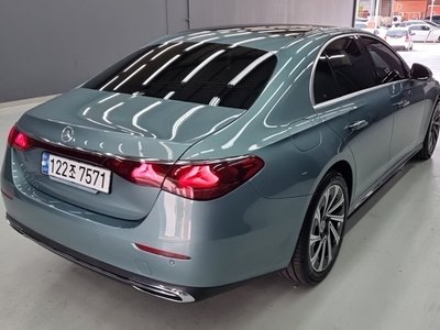 MERCEDES-BENZ E-CLASS - 2