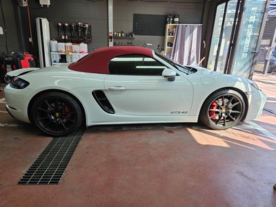 PORSCHE 718 BOXSTER - 10