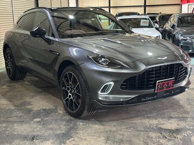 ASTON MARTIN DBX - 3