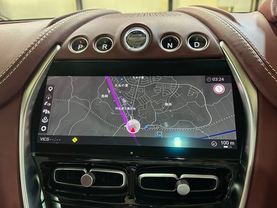 ASTON MARTIN DBX - 6