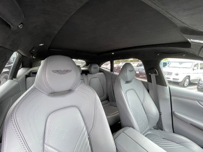2021 Aston Martin DBX 照片 25