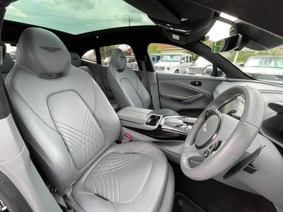 2021 Aston Martin DBX 照片 14