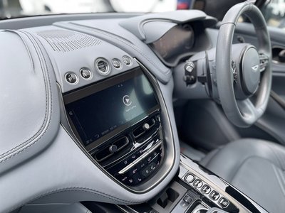 2021 Aston Martin DBX 照片 21