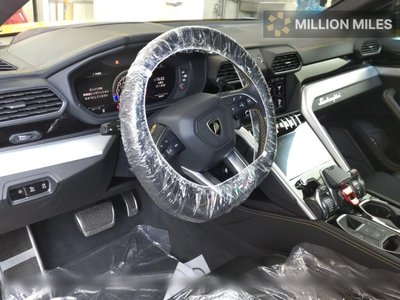 LAMBORGHINI URUS - 3