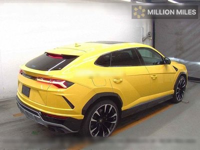 LAMBORGHINI URUS - 5