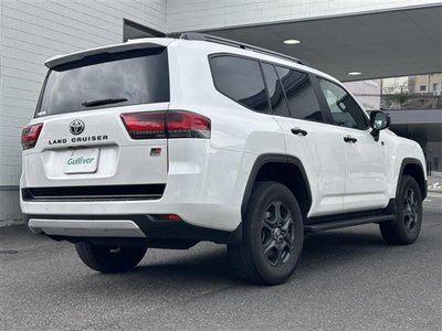 TOYOTA LAND CRUISER 300 - 8