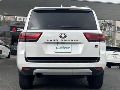 TOYOTA LAND CRUISER 300 - 7