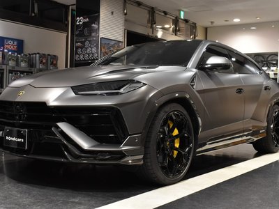 LAMBORGHINI URUS - 1
