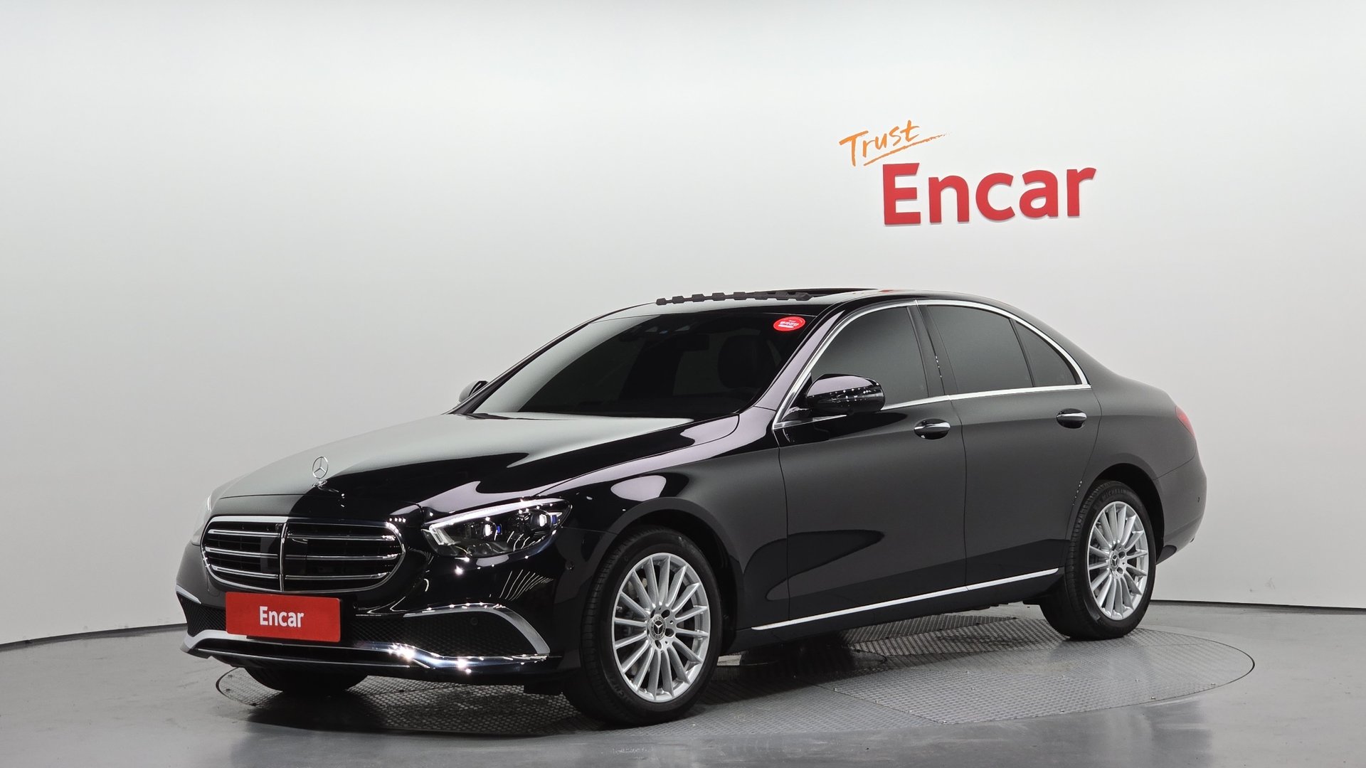 MERCEDES-BENZ E-CLASS - View 1