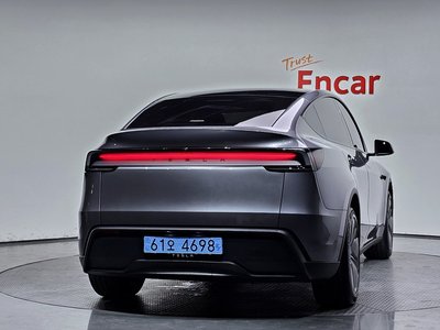 TESLA MODEL Y - 3