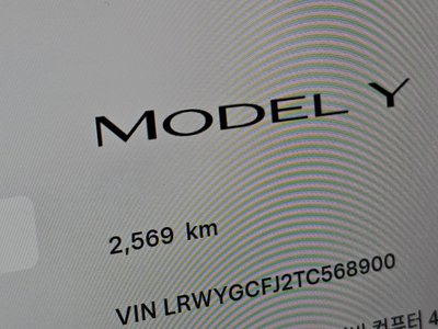 TESLA MODEL Y - 8