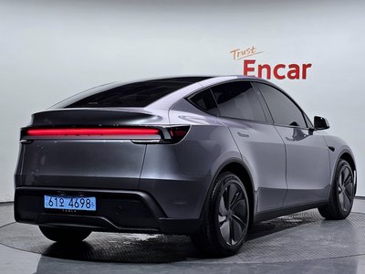 TESLA MODEL Y - 4