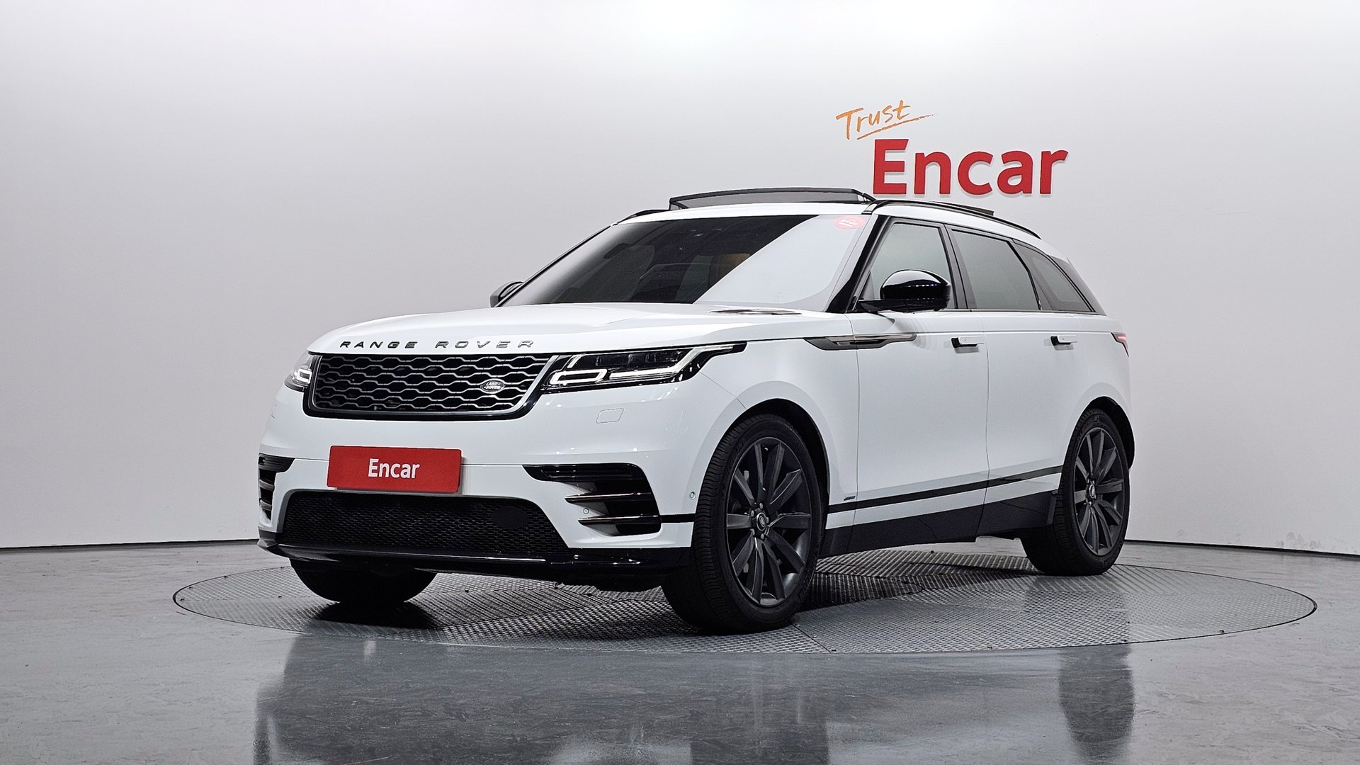LAND ROVER RANGE ROVER VELAR - View 1