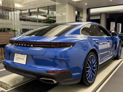 PORSCHE PANAMERA - 4