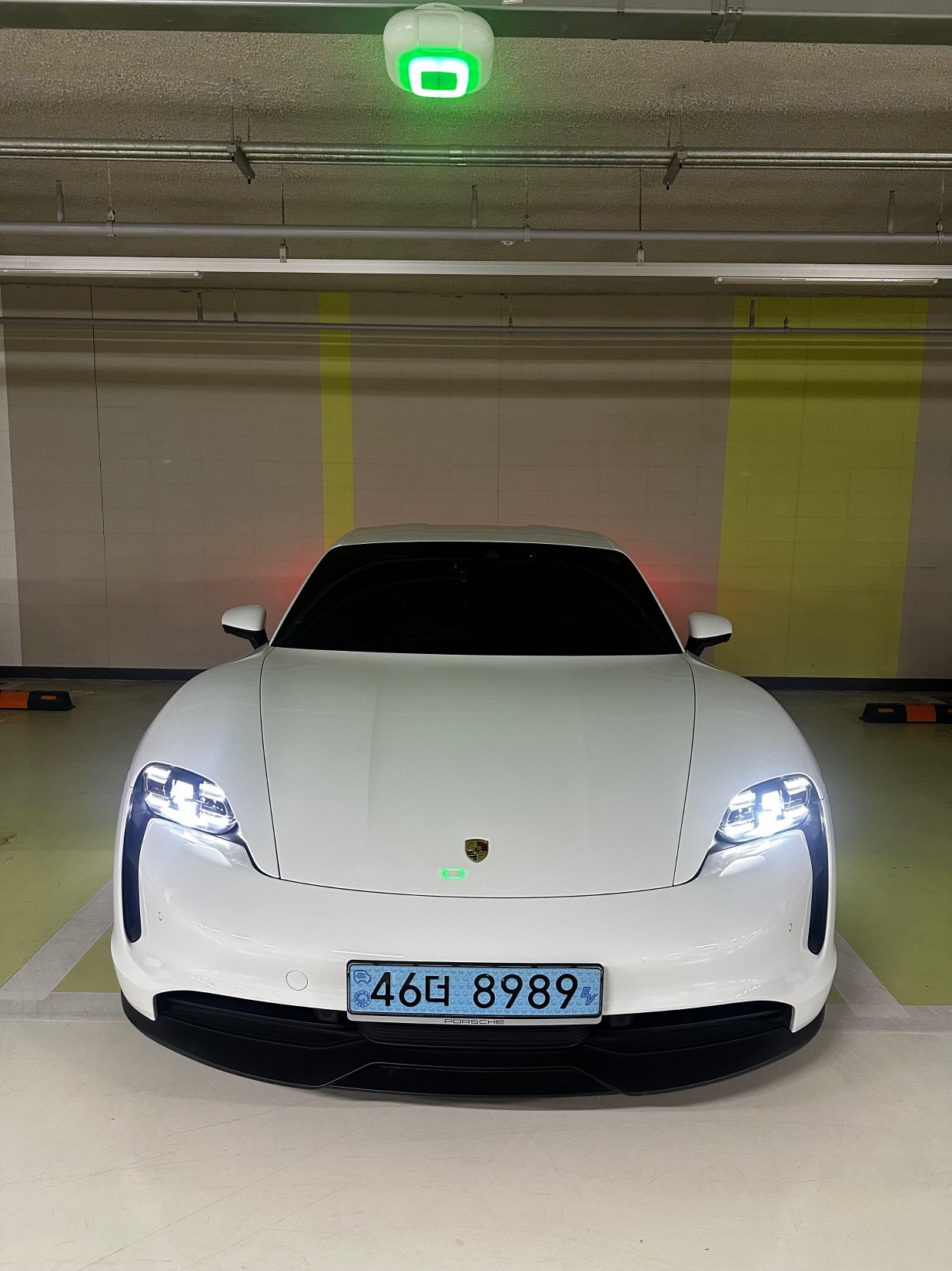 PORSCHE TAYCAN - View 1