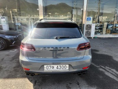 PORSCHE MACAN - 2