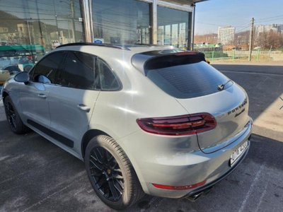 PORSCHE MACAN - 3