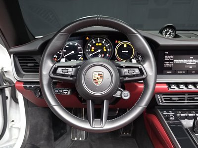2022 Porsche 911 — миниатюра 13