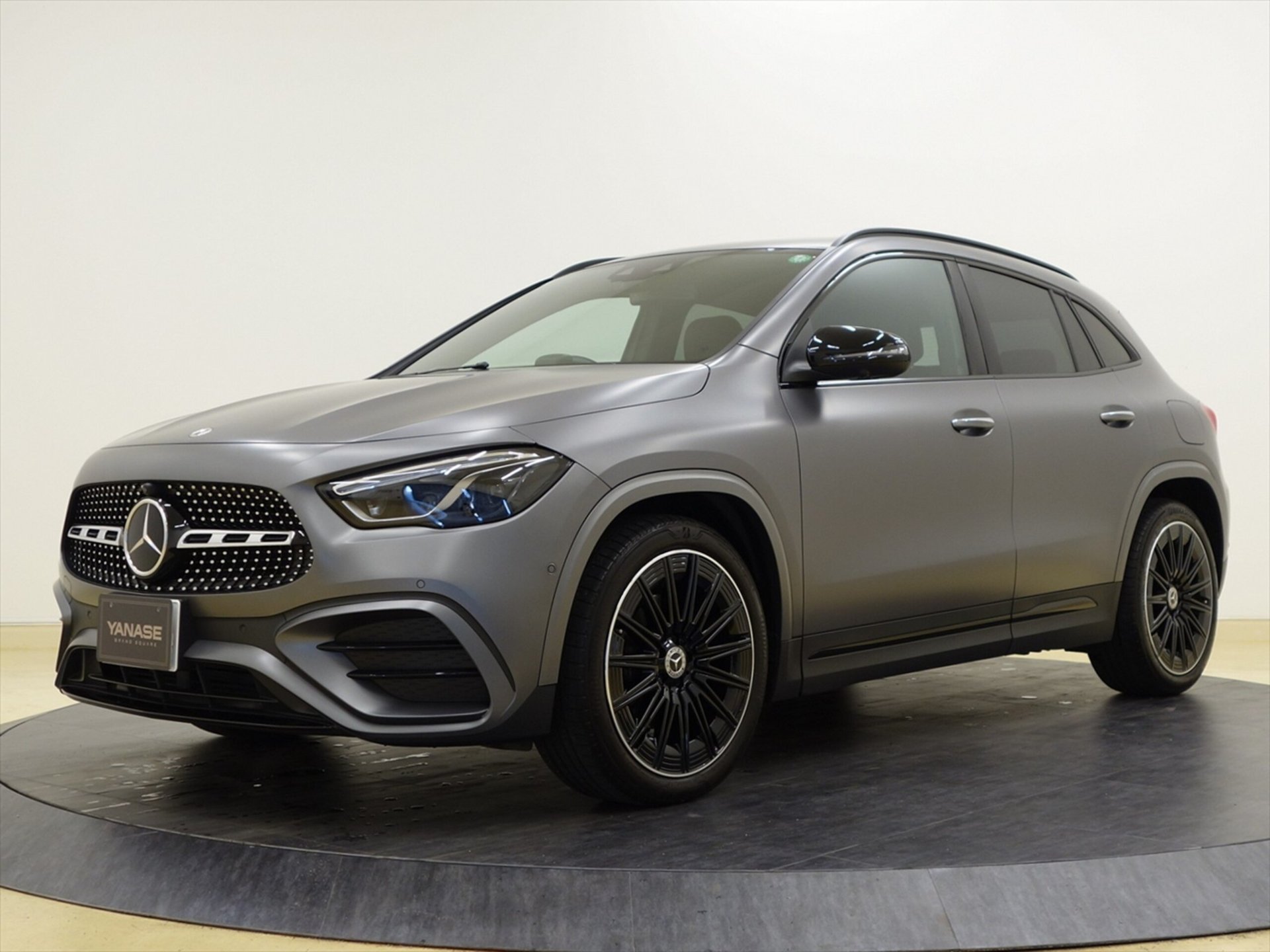 MERCEDES-BENZ GLA - View 1