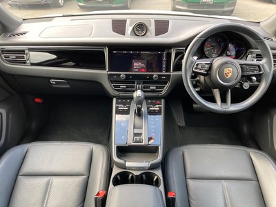 PORSCHE MACAN - 3