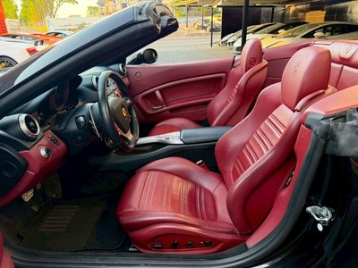 2012 FERRARI CALIFORNIA 30 — миниатюра 37