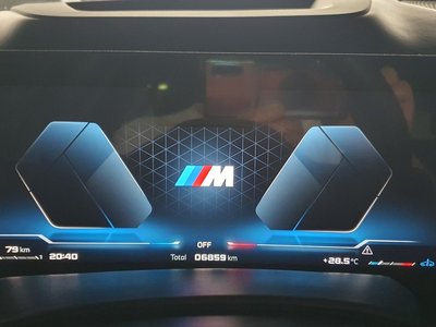 صورة 8 لـ 2025 BMW X5
