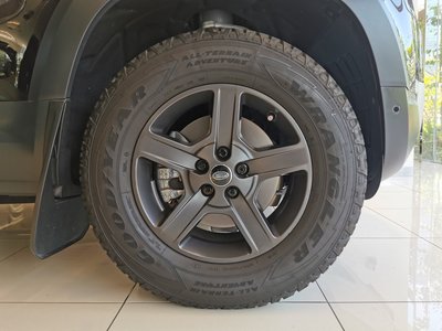 LAND ROVER DEFENDER - 9