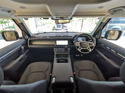 LAND ROVER DEFENDER - 4