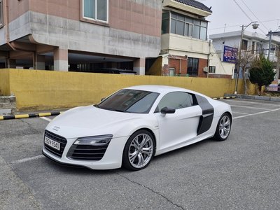 AUDI R8 - 1