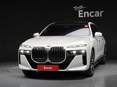 2023 BMW 7 SERIES photo 2