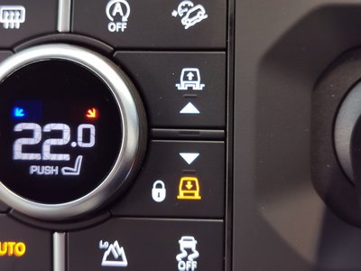 LAND ROVER DEFENDER - 7