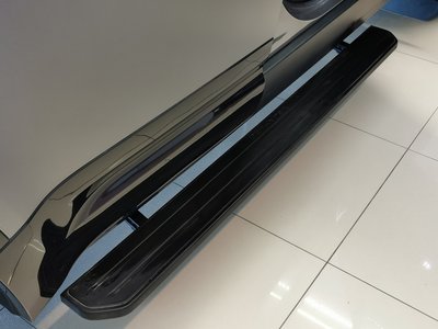 LAND ROVER DEFENDER - 4