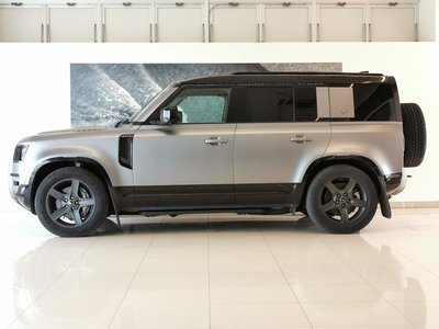 LAND ROVER DEFENDER - 10