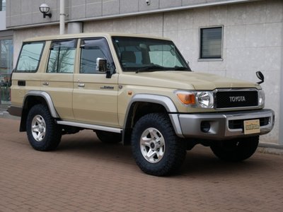 TOYOTA LAND CRUISER 70 - 5
