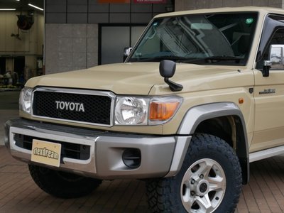 TOYOTA LAND CRUISER 70 - 7