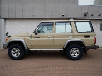 TOYOTA LAND CRUISER 70 - 10