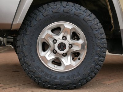 TOYOTA LAND CRUISER 70 - 8