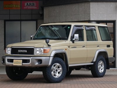 TOYOTA LAND CRUISER 70 - 1