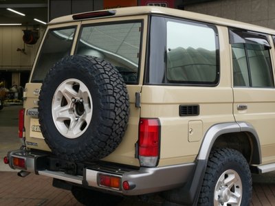 TOYOTA LAND CRUISER 70 - 9