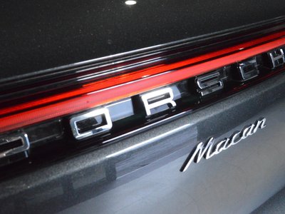 PORSCHE MACAN - 8